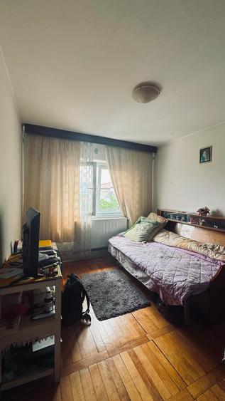 Apartament cu 3 camere în Lipovei