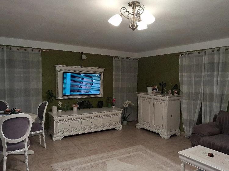 Casă cu Teren 1500 Mp în Preajba