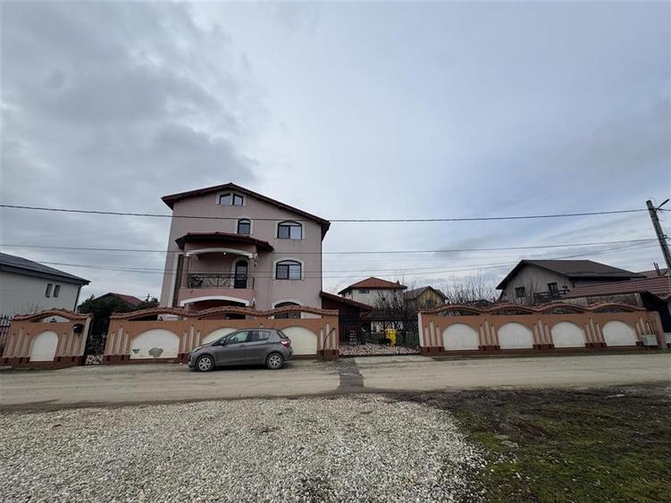 Casă individuală cu 10 camere cu Teren 1100 Mp în Ciorogârla