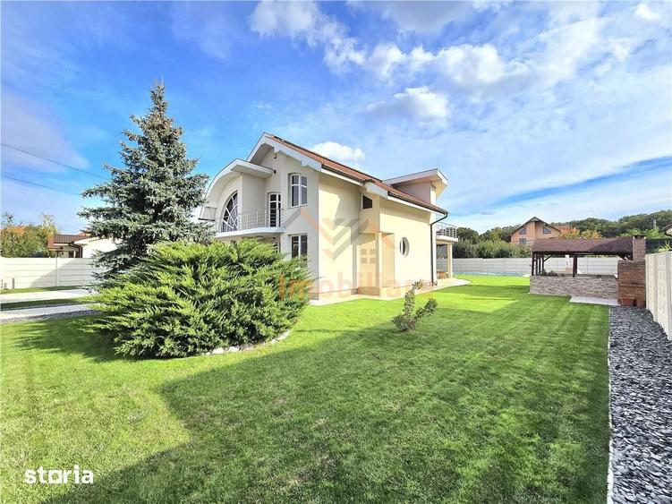 Casă cu 6 camere cu Teren 1178 Mp în Sânmartin