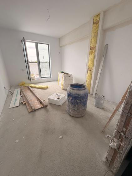 Apartament cu 4 camere decomandat în Drumul Taberei