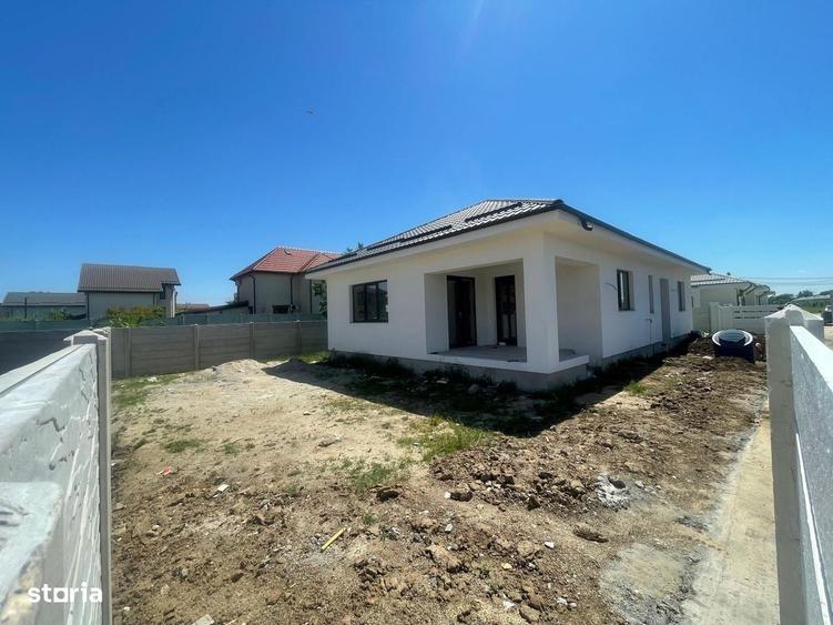 Casă cu 4 camere cu Teren 400 Mp în Domnești