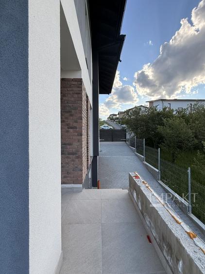 Duplex cu 5 camere cu Canalizare în Dezmir