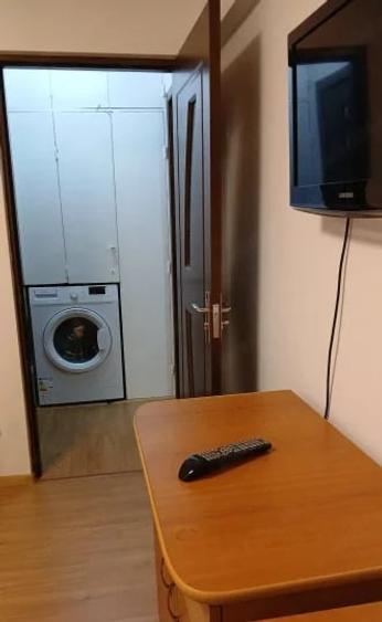 Apartament cu 2 camere semidecomandat, mobilat în Berceni