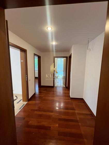 Apartament cu 5 camere decomandat în Primăverii
