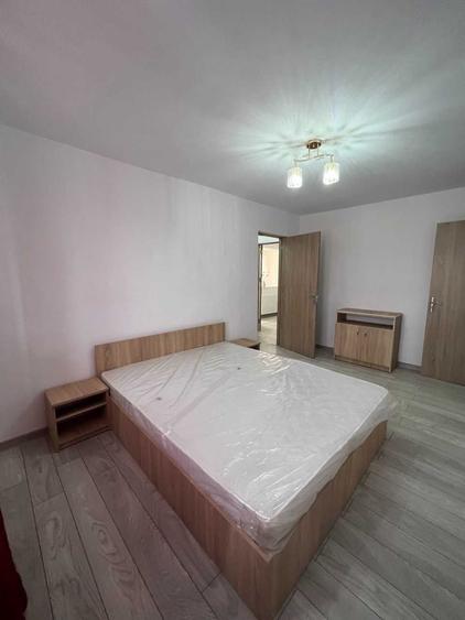 Apartament cu 3 camere decomandat în Colentina