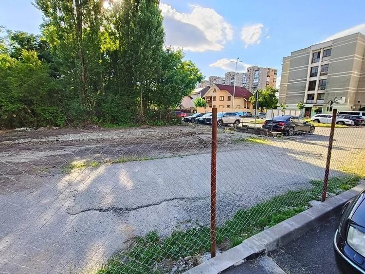 Teren de 702 mp, în 9 Mai