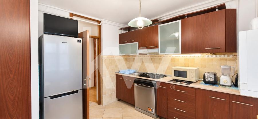 Apartament cu 3 camere decomandat, mobilat în Vlahuță