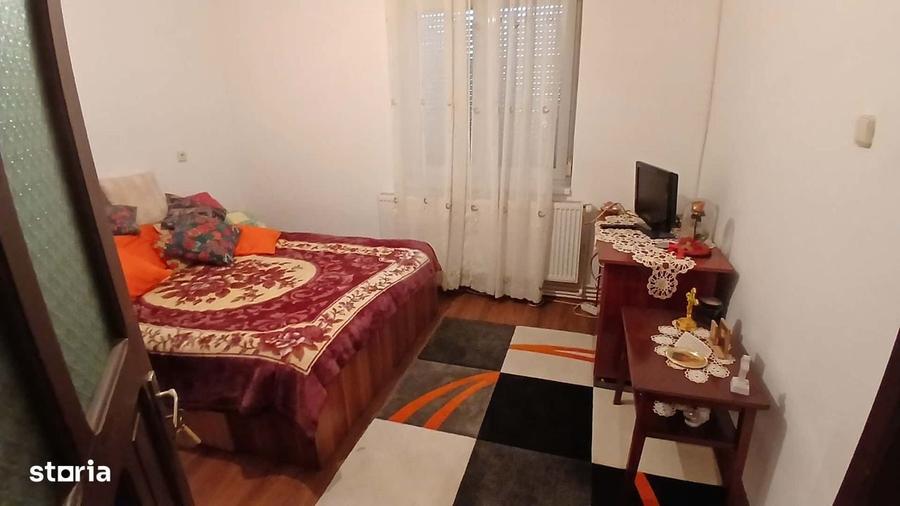Casă cu 4 camere cu Teren 450 Mp în Central