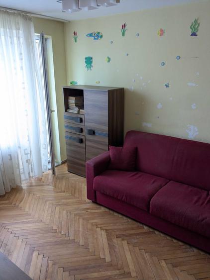 Apartament cu 3 camere decomandat în Botizului