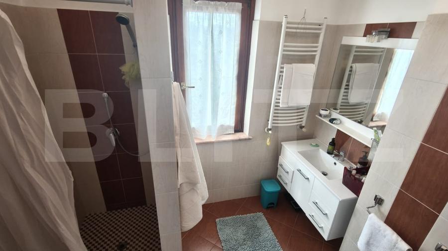Casă individuală cu 4 camere cu Canalizare în Plopeni