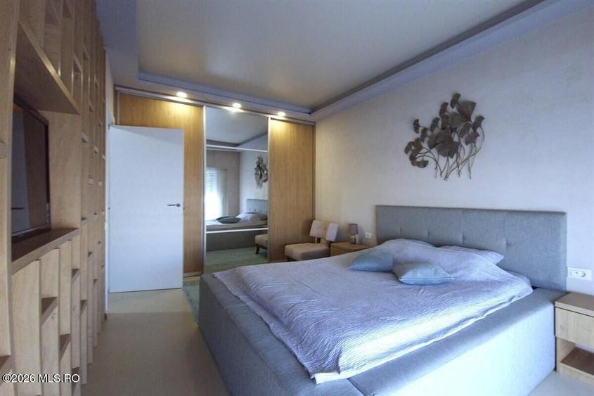 Apartament cu 2 camere semidecomandat, mobilat în Central