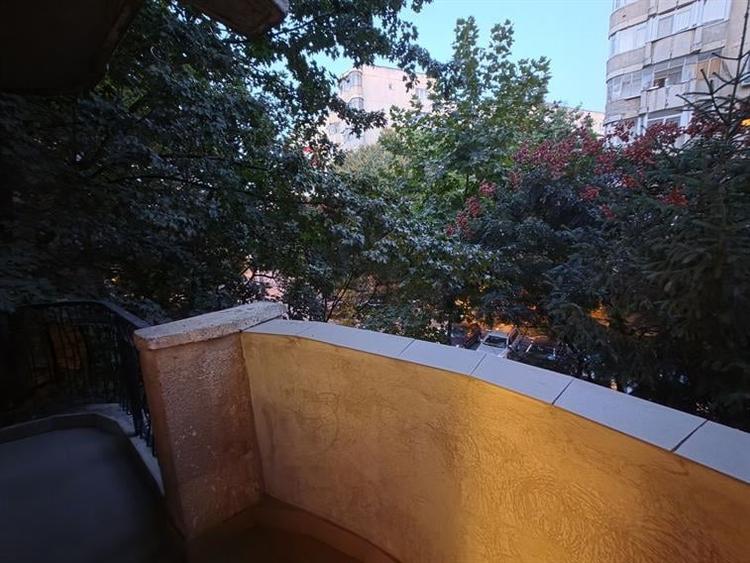 Apartament cu 3 camere decomandat în Brâncoveanu