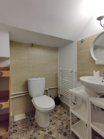 Apartament cu 3 camere semidecomandat, mobilat în Dacia