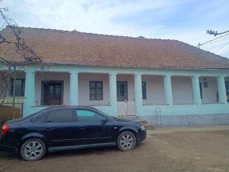 Casă cu Teren 2900 Mp în Sâncel