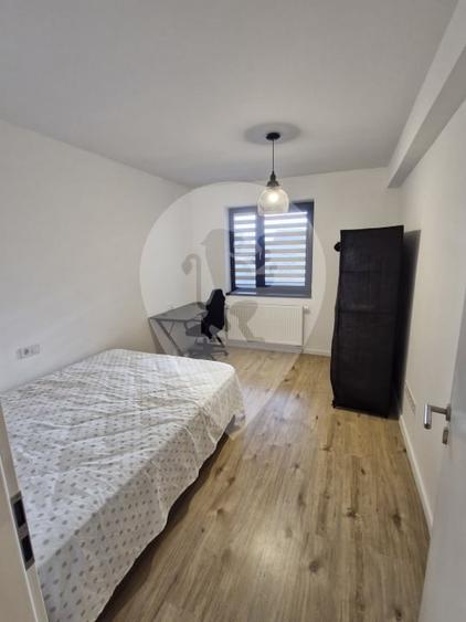 Apartament cu 3 camere semidecomandat, mobilat în 13 Decembrie
