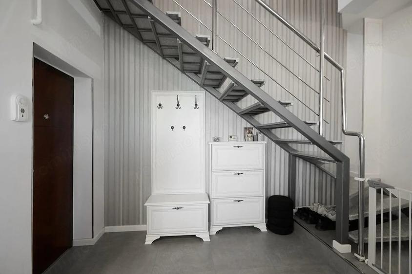 Apartament cu 4 camere decomandat în Eremia