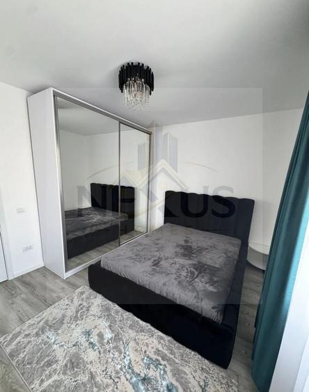 Apartament cu 3 camere semidecomandat, mobilat în Sud