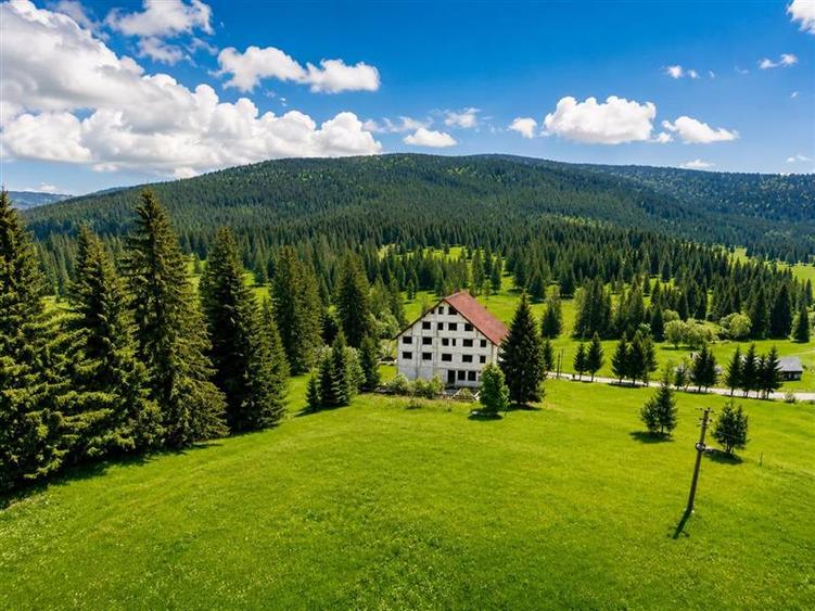 Spațiu comercial, de 984 mp, în Exterior Est