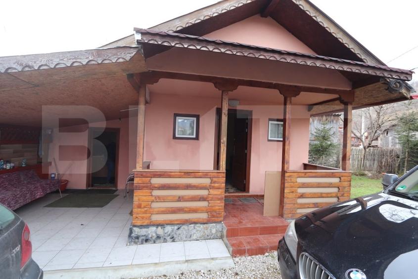 Casă individuală cu 2 camere cu Teren 360 Mp în Moroeni