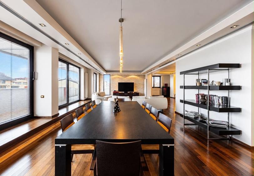Apartament cu 5 camere în Aviatorilor