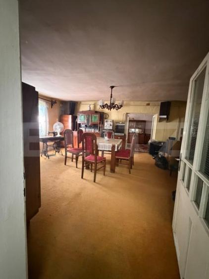 Casa de vanzare locuin?a + spa?iu comercial, zona - 6