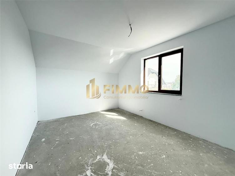 Casă cu 6 camere cu Teren 400 Mp în Ipotești