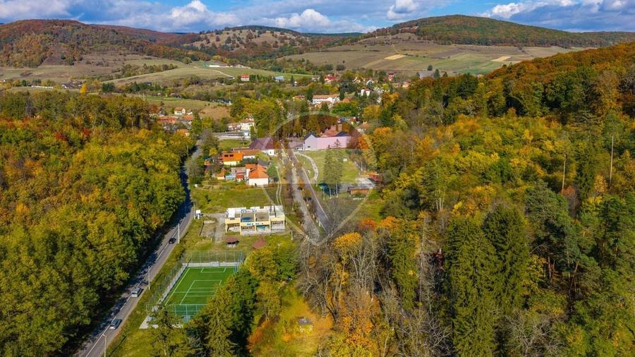 Casă individuală cu 6 camere cu Teren 5178 Mp în Vâlcele