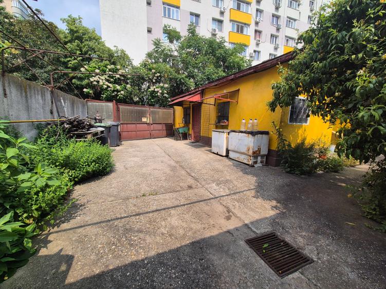 Casă individuală cu 6 camere cu Canalizare în Rahova
