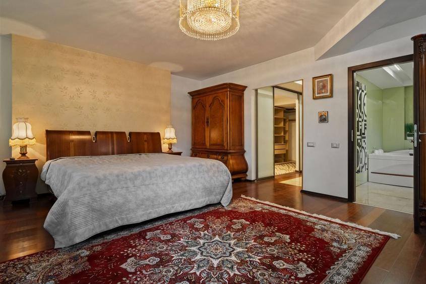 Duplex cu 5 camere cu Canalizare în Central