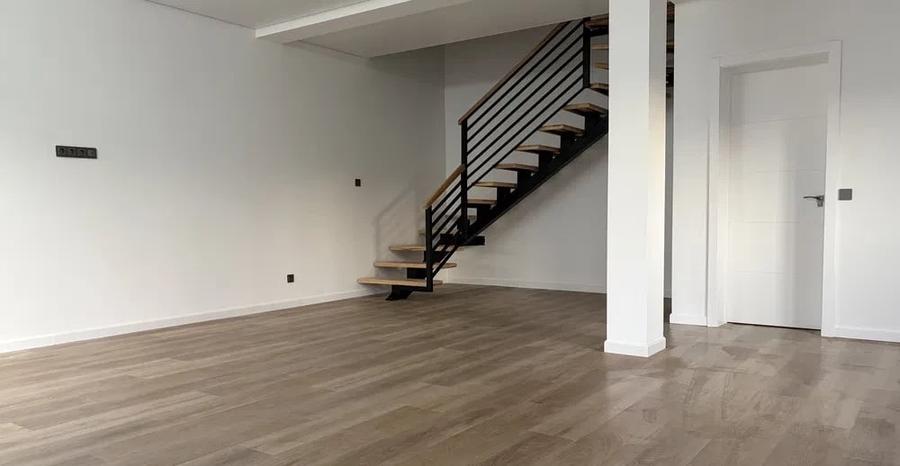 Apartament cu 3 camere în Cetate