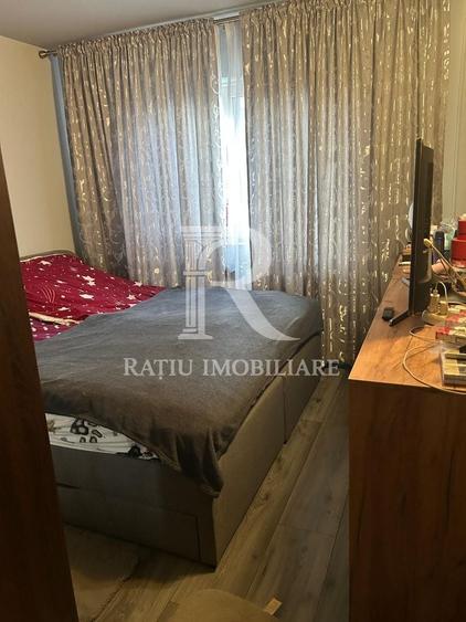 Apartament cu 3 camere semidecomandat, mobilat în Rogerius