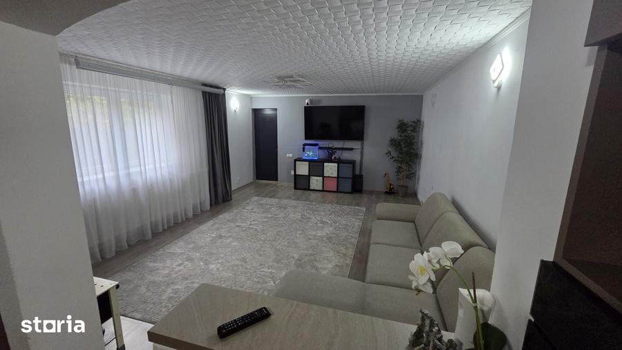 Casă cu 5 camere cu Teren 154 Mp în Central