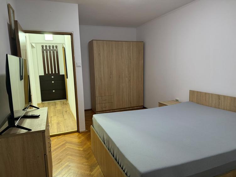 Apartament cu 3 camere decomandat, mobilat în Central
