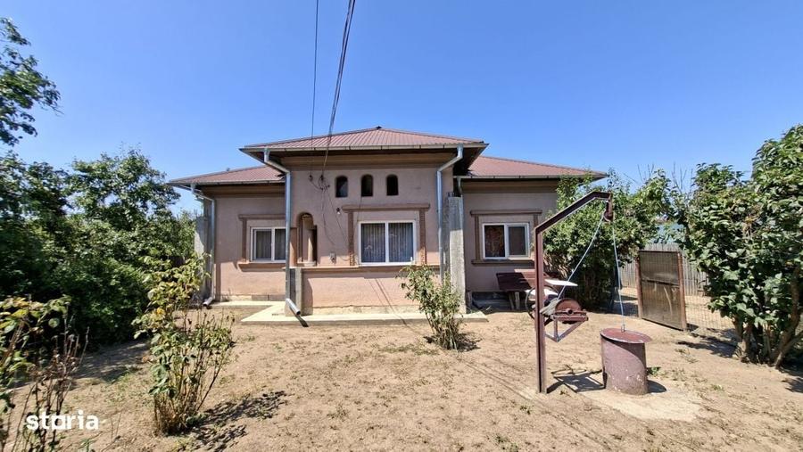Casă cu 3 camere în Teiu
