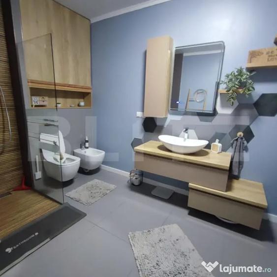 Casă cu 5 camere cu Teren 1200 Mp în Central