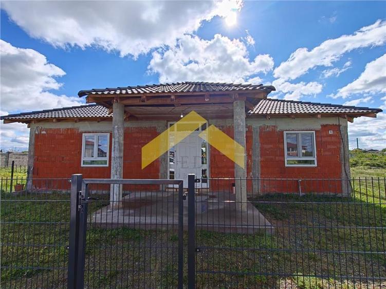 Casă individuală cu 5 camere cu Canalizare în Vladimirescu