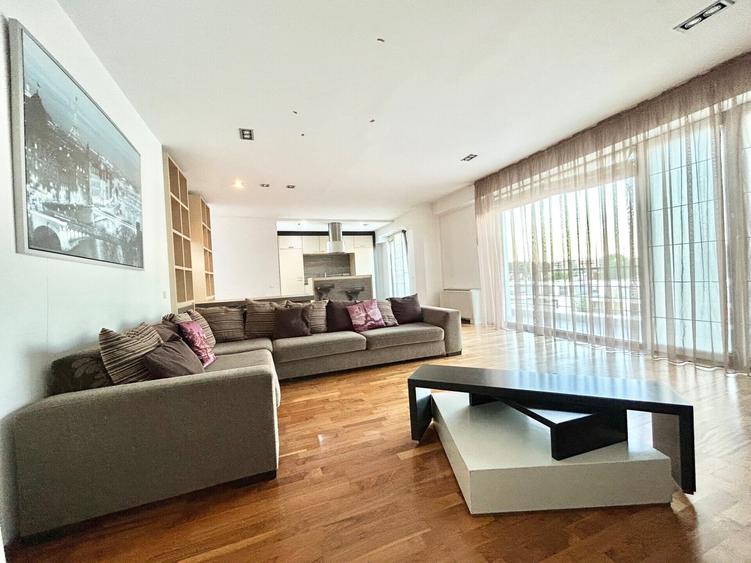 Apartament cu 4 camere decomandat, mobilat în Iancu Nicolae