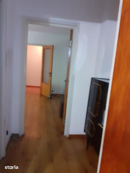 Apartament cu 2 camere semidecomandat în Tei