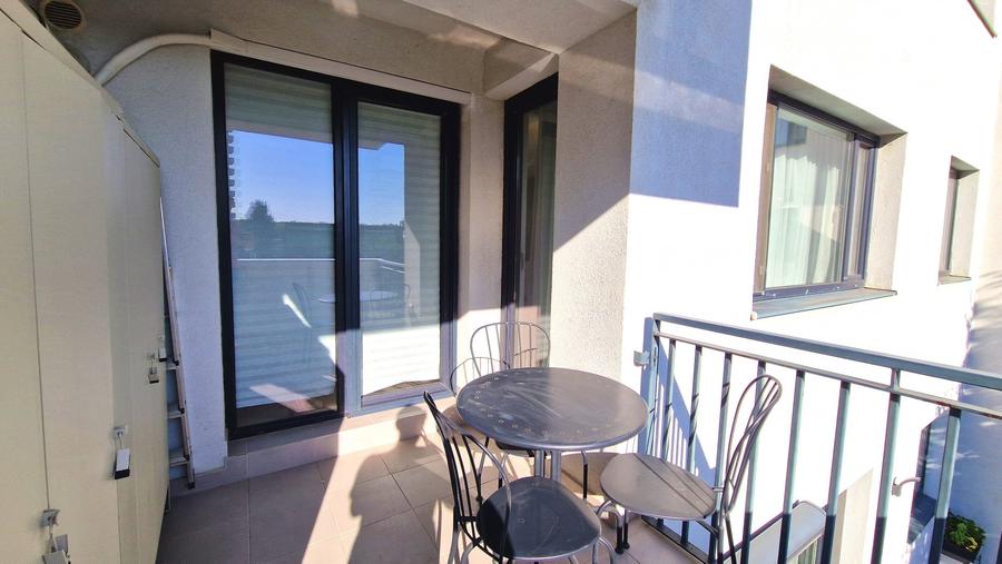 Apartament cu 3 camere decomandat, mobilat în Băneasa