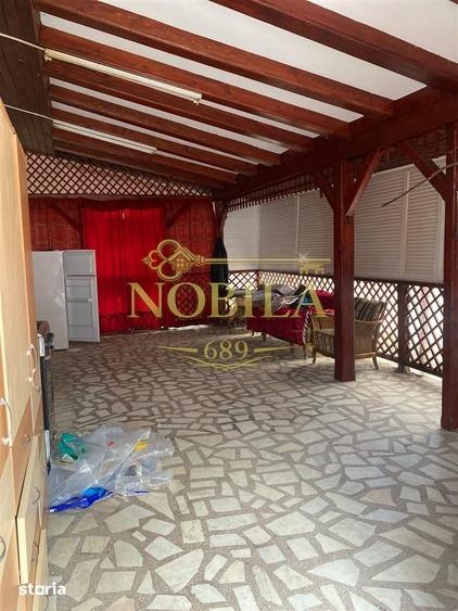 Casă cu 10 camere cu Teren 1332 Mp în Mănăstirea Cașin