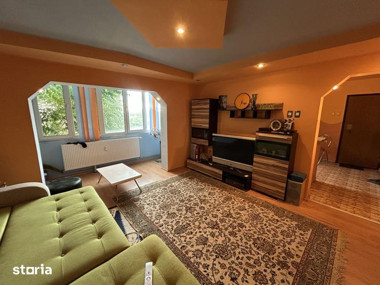 Apartament cu 3 camere decomandat în Central