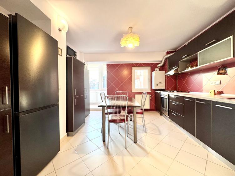Apartament cu 3 camere decomandat în Calea Călărașilor