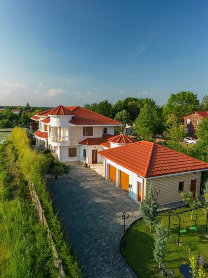 Casă individuală cu 6 camere cu Teren 2800 Mp în Snagov