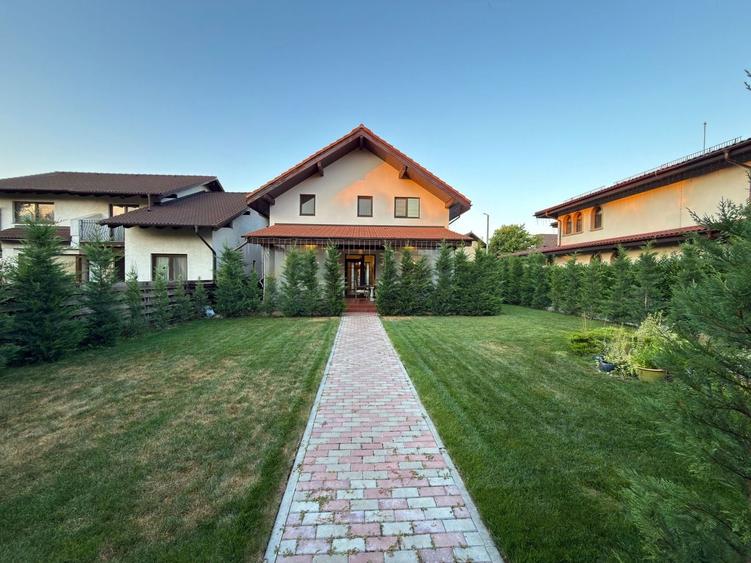 Casă individuală cu 3 camere cu Canalizare în Ostratu