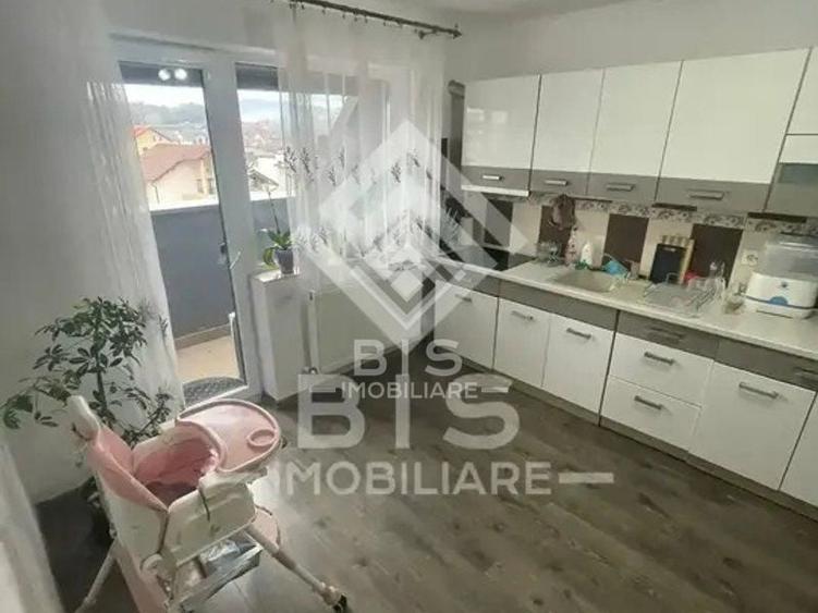 Apartament cu 4 camere decomandat în Exterior Est