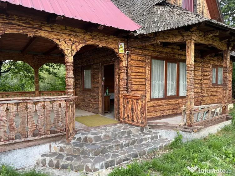 Casă cu 2 camere cu Teren 1400 Mp în Lăpuș