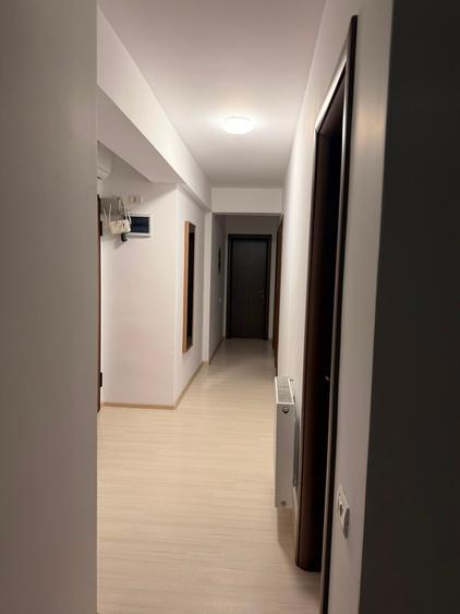 Apartament cu 4 camere decomandat în Băneasa