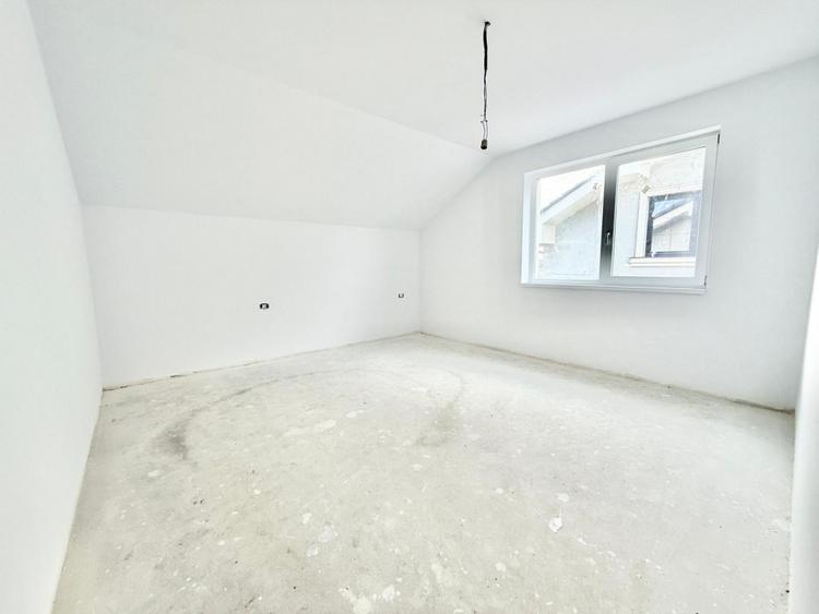 Duplex cu 4 camere cu Canalizare în Moșnița Nouă