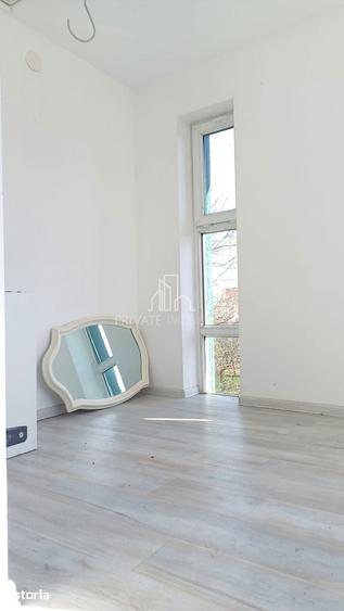 Casă cu 8 camere cu Teren 653 Mp în Central